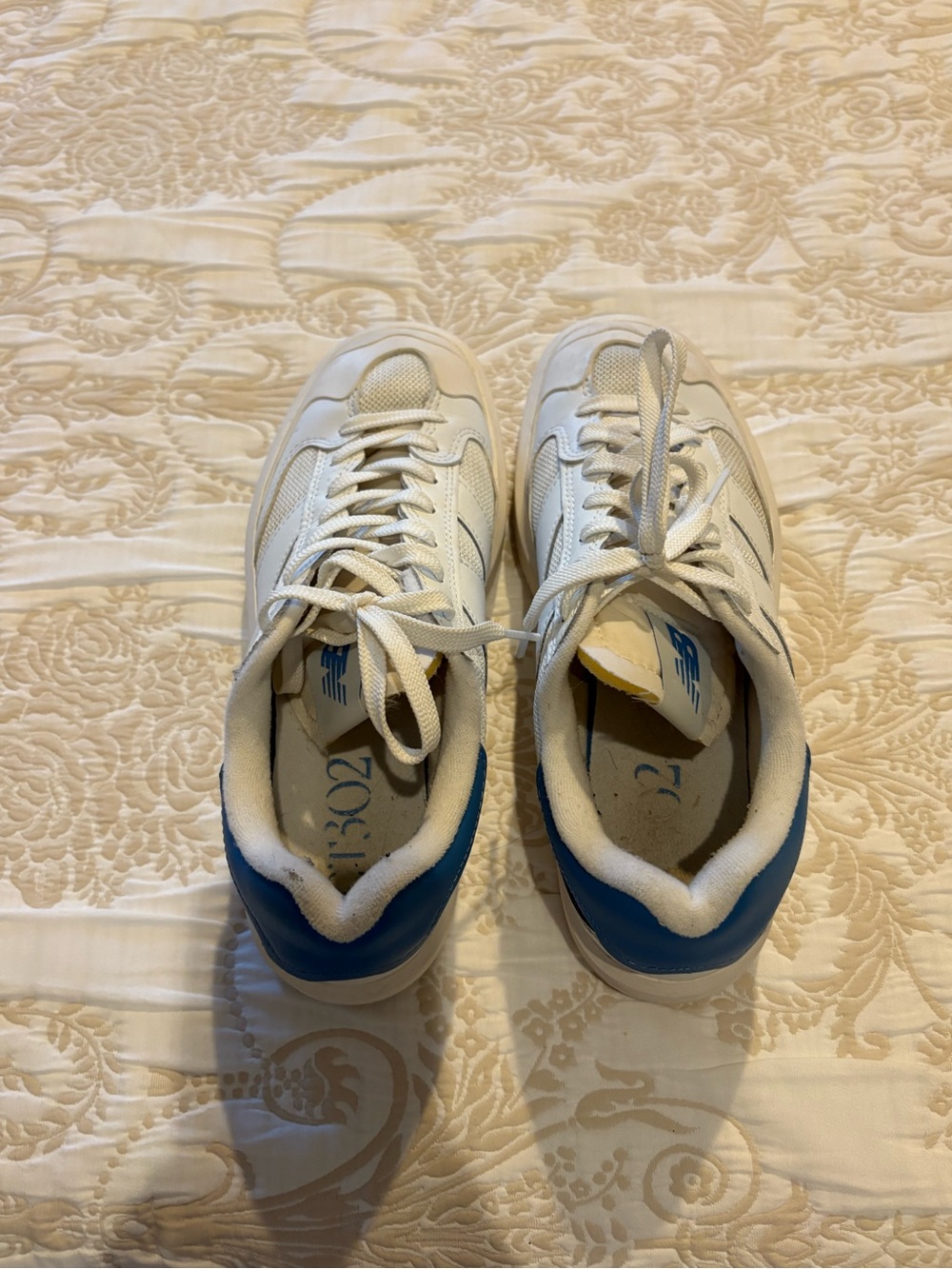 New Balance White Sneakers with Blue Heel Accent and Cream Tongue - Picture 5 of 6